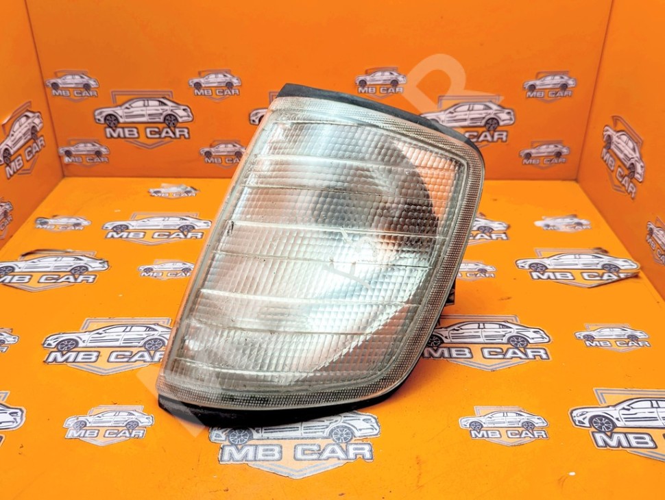Поворотник левый MERCEDES-BENZ E-класс W124/S124/C124/A124 (1984 - 1997) фото 1 — Разборка Мерседес