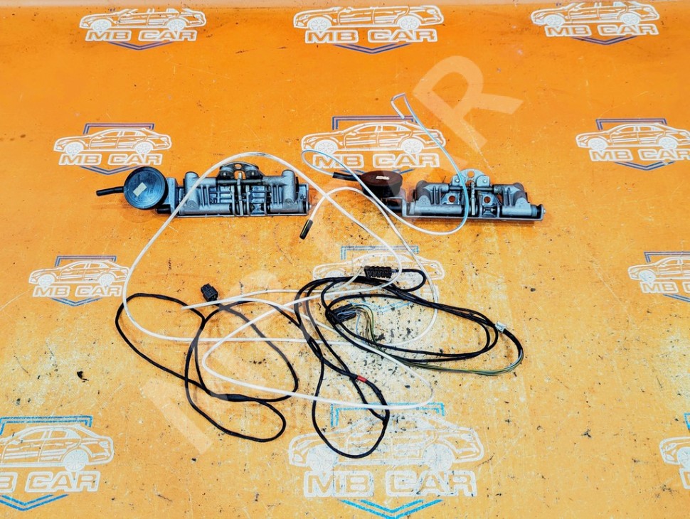 Механизм подголовника MERCEDES-BENZ E-класс W124/S124/C124/A124 (1984 - 1997) фото 1 — Разборка Мерседес