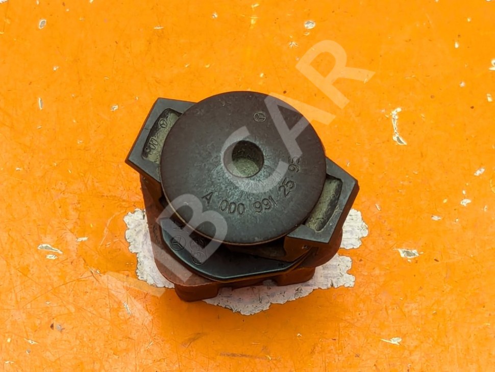 Клипса радиатора MERCEDES-BENZ CLS-класс C219 (2004 - 2008) фото 1 &mdash; Разборка Мерседес