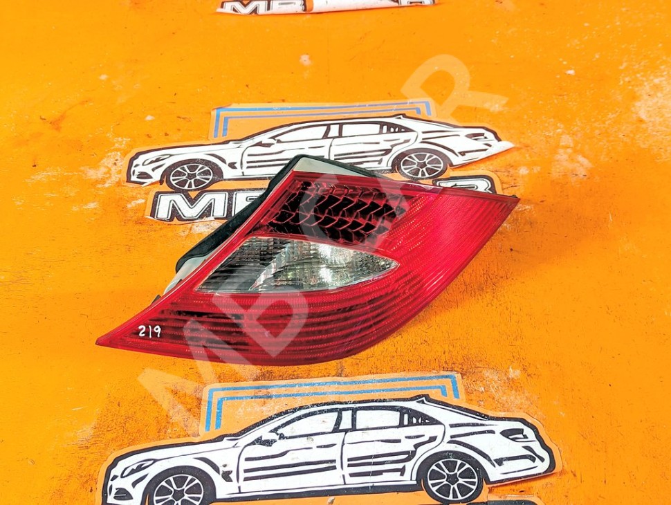 Фонарь задний правый MERCEDES-BENZ CLS-класс C219 (2004 - 2008) фото 1 &mdash; Разборка Мерседес