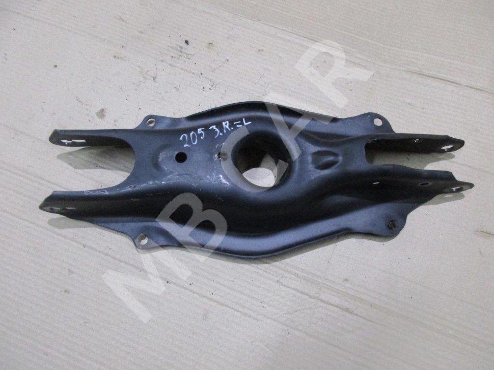 Рычаг задней стойки (лодка) MERCEDES-BENZ C-класс W205/S205/C205/A205 (2014 - 2018) фото 1 &mdash; Разборка Мерседес