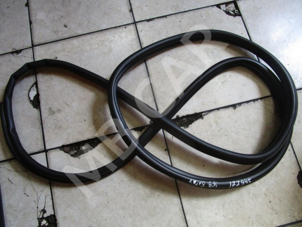 Уплотнитель крышки багажника MERCEDES-BENZ A-класс W169 рестайлинг (2008 - 2012) фото 1 — Разборка Мерседес