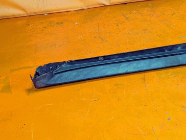 Порог пластиковый правый MERCEDES-BENZ A-класс W168 рестайлинг (2001 - 2004) A 170 1.7 AT (95 л.с.) &mdash; Разборка Мерседес