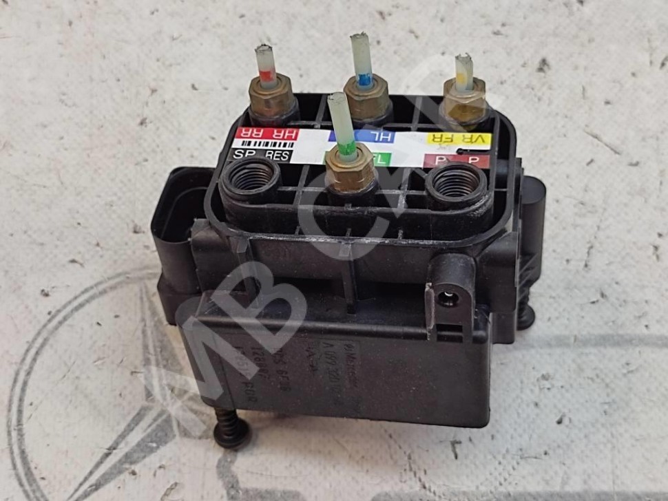 Блок клапанов пневмоподвески MERCEDES-BENZ GLC-класс AMG X253 (2016 - 2019) фото 1 &mdash; Разборка Мерседес