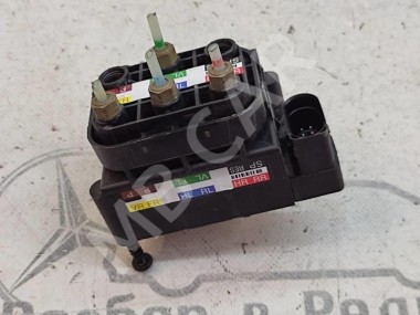 Блок клапанов пневмоподвески MERCEDES-BENZ GLC-класс AMG X253 (2016 - 2019) — Разборка Мерседес