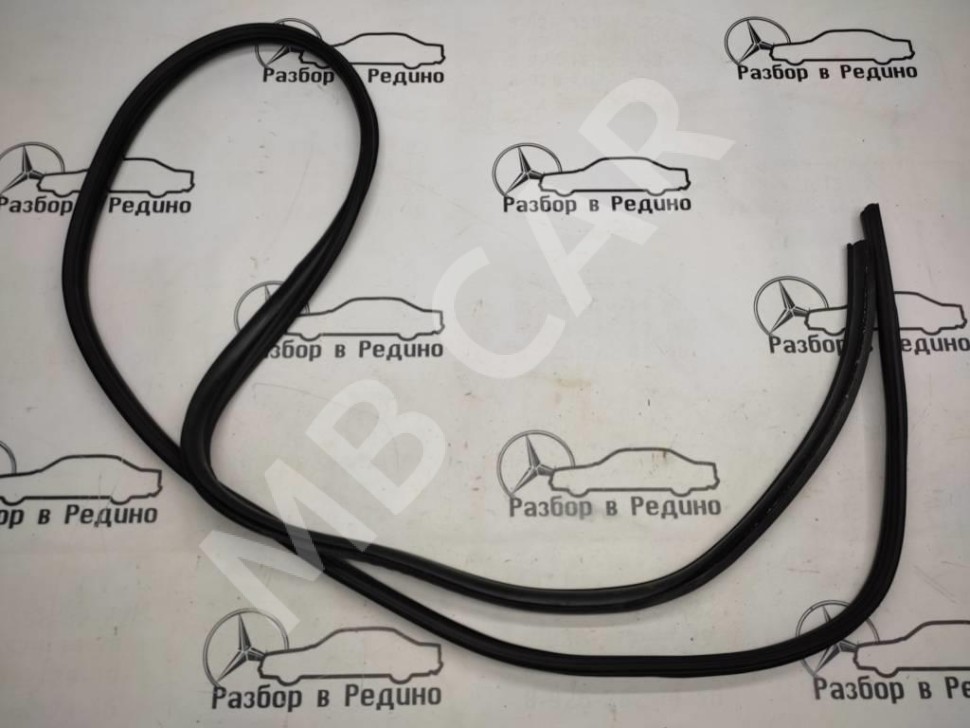 Уплотнитель крышки багажника MERCEDES-BENZ M-класс W164 (2005 - 2008) фото 1 — Разборка Мерседес