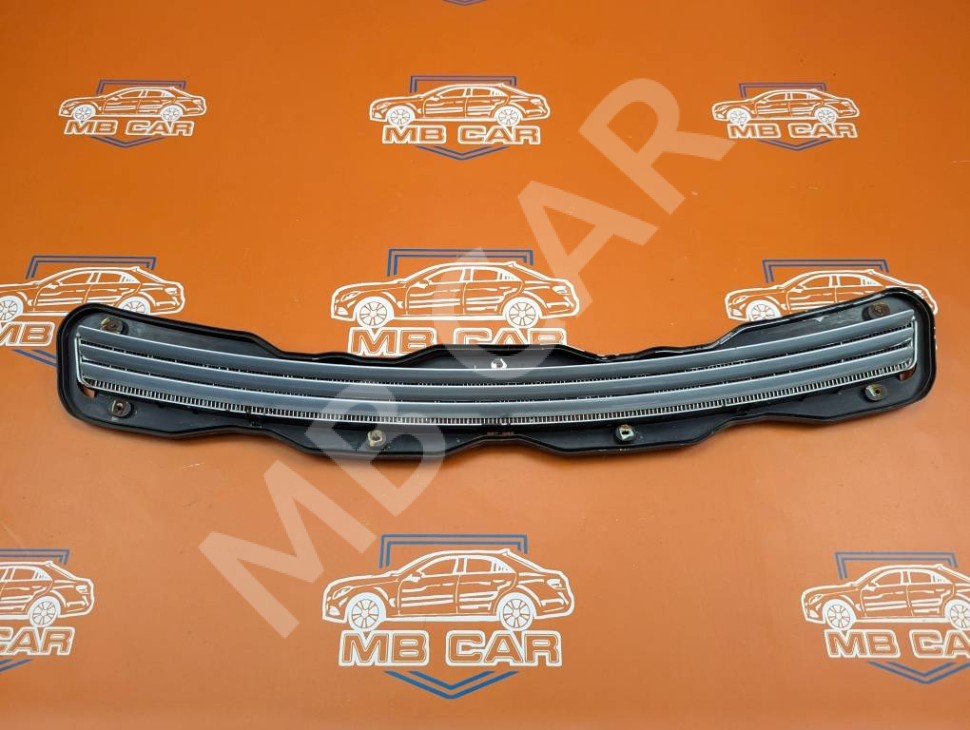 Решетка капота MERCEDES-BENZ E-класс W210/S210 (1995 - 1999) фото 1 — Разборка Мерседес
