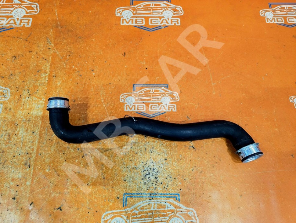 Патрубок радиатора MERCEDES-BENZ C-класс W204/S204 (2006 - 2011) фото 1 — Разборка Мерседес