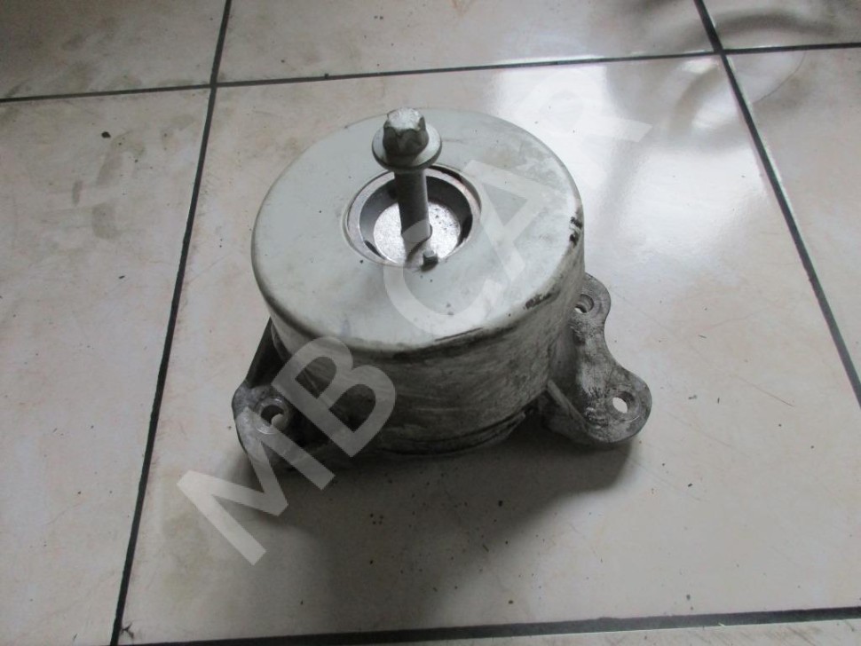 Опора двигателя MERCEDES-BENZ C-класс W205/S205/C205/A205 (2014 - 2018) фото 1 — Разборка Мерседес