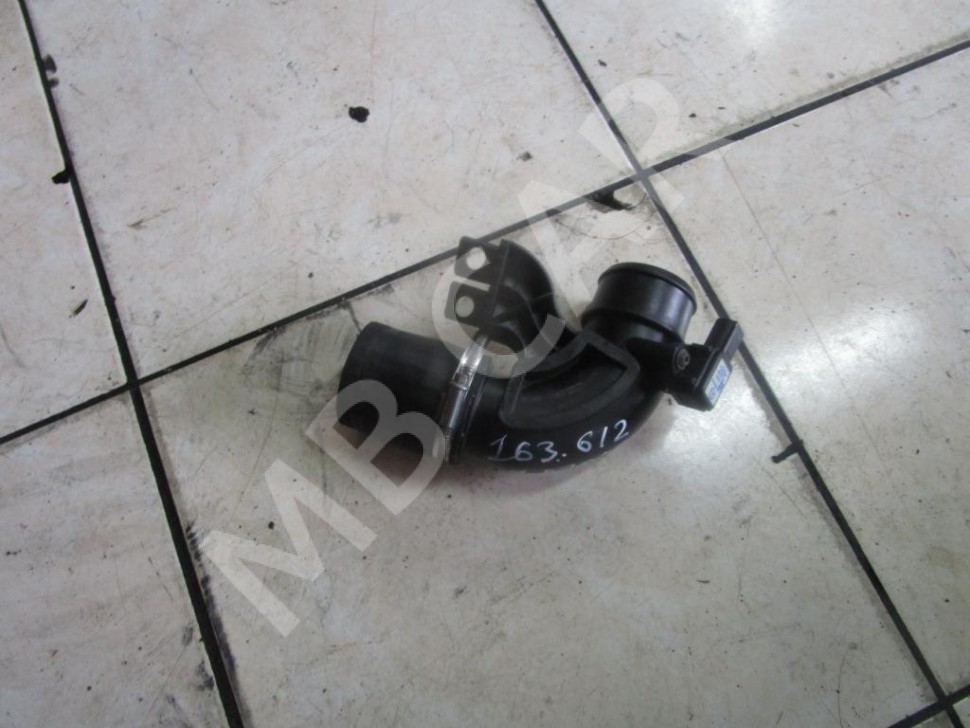 Патрубок интеркулера MERCEDES-BENZ M-класс W163 рестайлинг (2001 - 2005) фото 1 — Разборка Мерседес