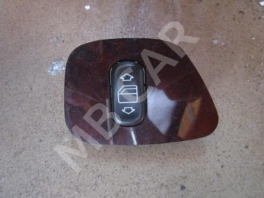 Кнопка стеклоподъемников MERCEDES-BENZ E-класс W210/S210 (1995 - 1999) — Разборка Мерседес