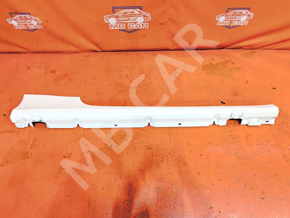 Порог пластиковый правый MERCEDES-BENZ C-класс W205/S205/C205/A205 (2014 - 2018) фото 1 — Разборка Мерседес