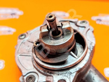 Насос вакуумный MERCEDES-BENZ Sprinter W901-905 (1995 - 2006) — Разборка Мерседес