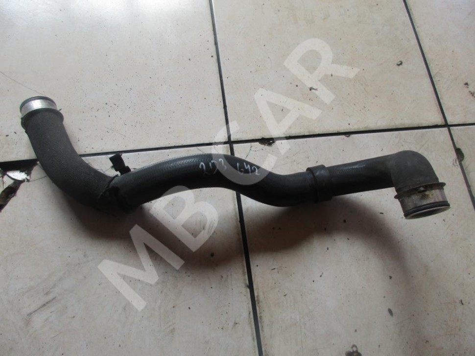 Патрубок радиатора MERCEDES-BENZ C-класс W203/S203/CL203 рестайлинг (2004 - 2008) фото 1 &mdash; Разборка Мерседес