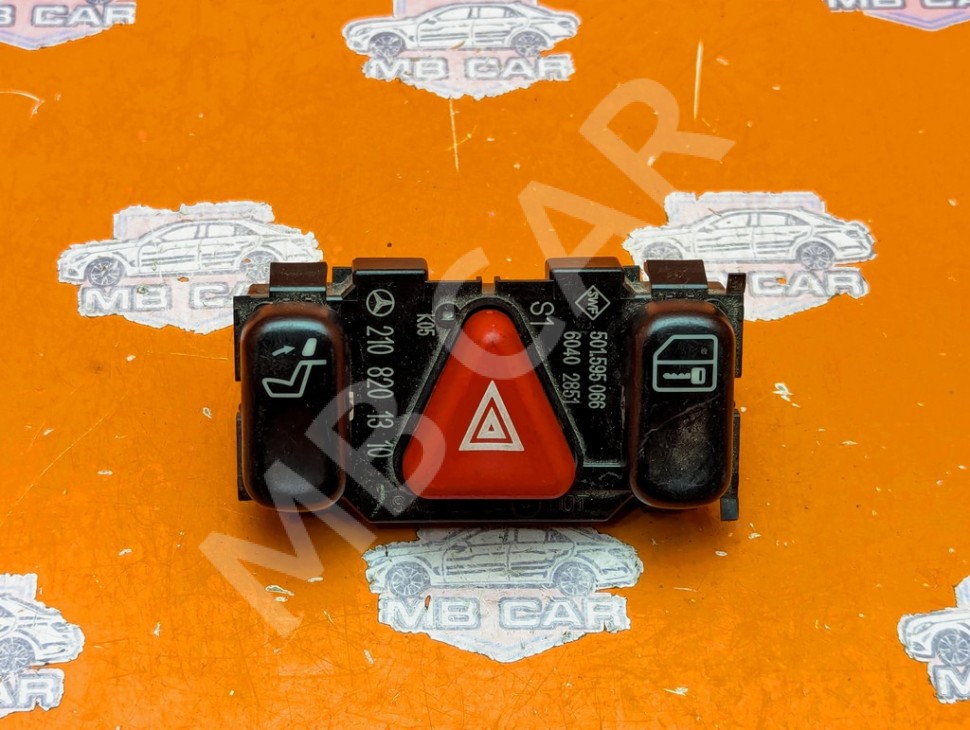 Кнопка аварийной сигнализации MERCEDES-BENZ E-класс W210/S210 (1995 - 1999) фото 1 — Разборка Мерседес
