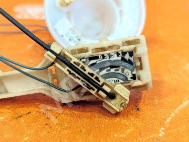 Датчик уровня топлива MERCEDES-BENZ S-класс W220 (1998 - 2005) — Разборка Мерседес