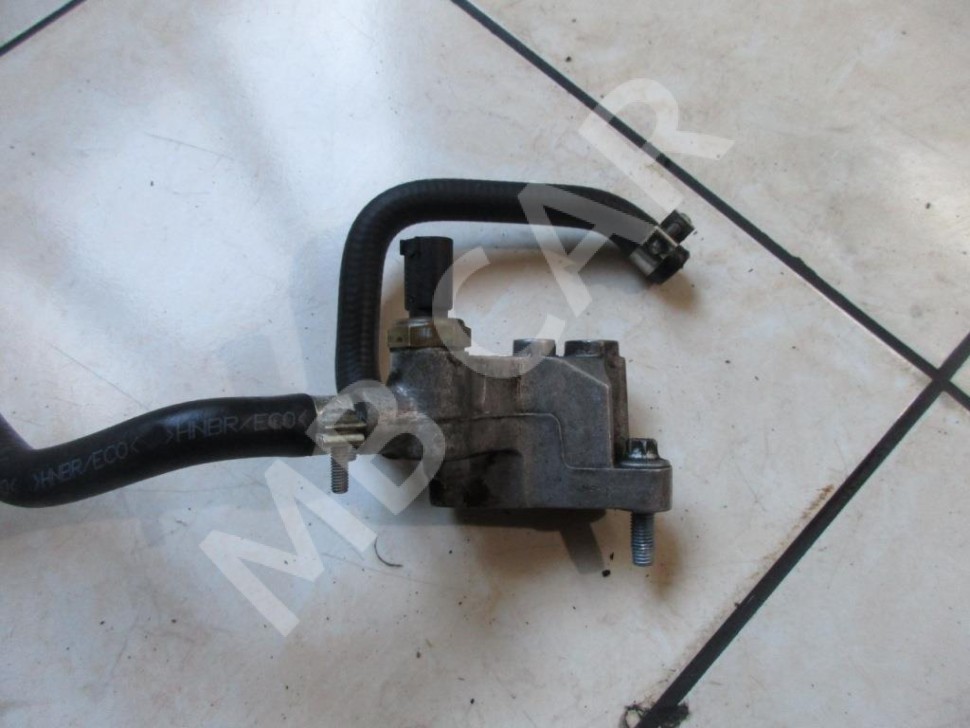 Кронштейн топливной рампы MERCEDES-BENZ Vito W638 (1996 - 2003) фото 1 — Разборка Мерседес