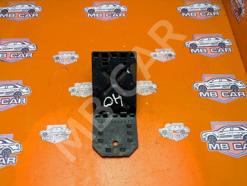 Противооткатный упор MERCEDES-BENZ C-класс W203/S203/CL203 (2000 - 2004) фото 1 — Разборка Мерседес