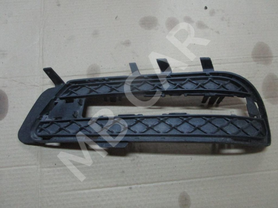 Решетка в бампер MERCEDES-BENZ E-класс W212/S212/C207/A207 рестайлинг (2013 - 2016) фото 1 — Разборка Мерседес