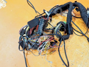 Проводка подкапотная MERCEDES-BENZ E-класс W124/S124/C124/A124 (1984 - 1997) — Разборка Мерседес