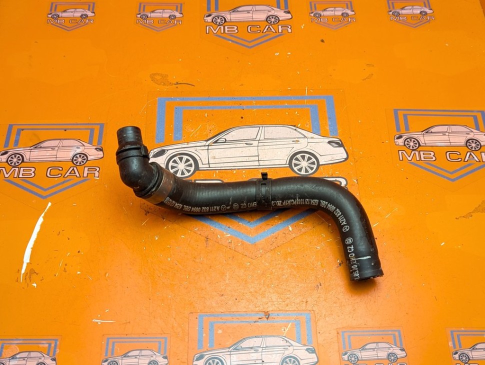 Патрубок ОЖ MERCEDES-BENZ E-класс W211/S211 (2002 - 2006) фото 1 &mdash; Разборка Мерседес