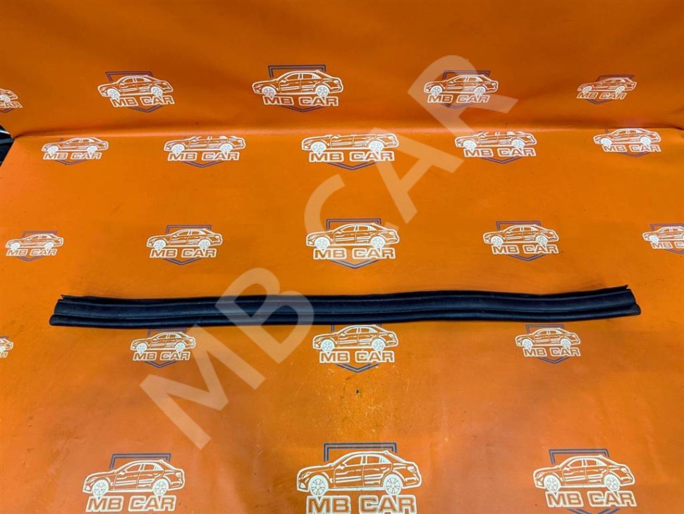 Уплотнитель моторного отсека MERCEDES-BENZ GLE-класс AMG W166 (2015 - 2019) фото 1 — Разборка Мерседес