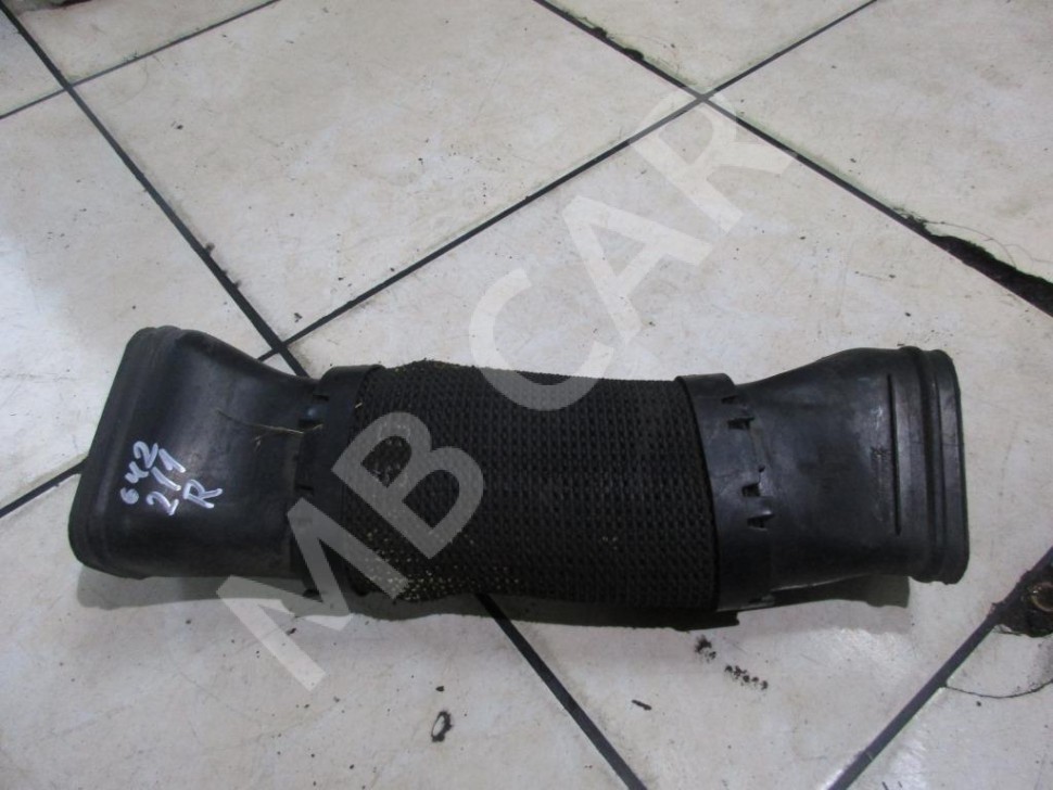 Патрубок воздушный MERCEDES-BENZ E-класс W211/S211 рестайлинг (2006 - 2009) фото 1 — Разборка Мерседес