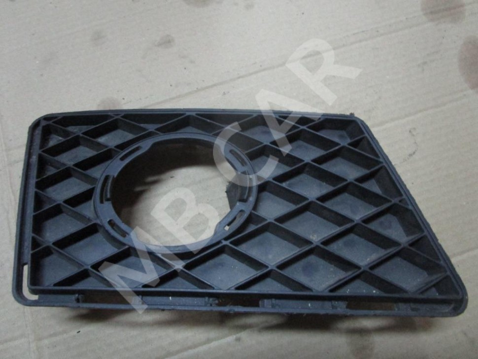 Решетка в бампер MERCEDES-BENZ C-класс W204/S204 (2006 - 2011) фото 1 — Разборка Мерседес