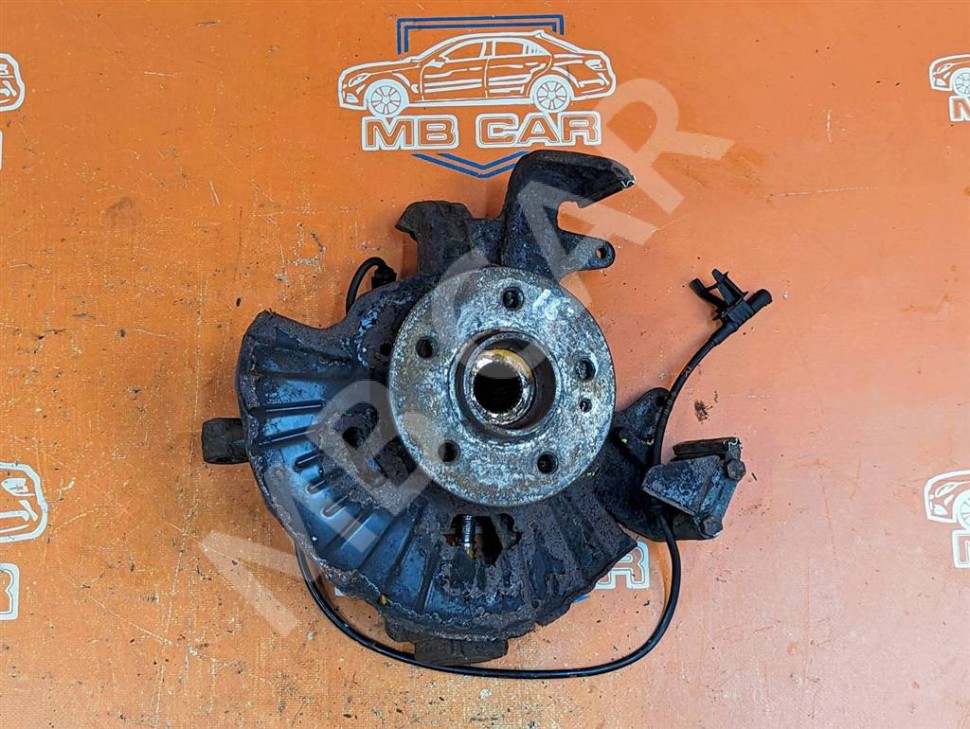 Кулак поворотный передний правый MERCEDES-BENZ M-класс W163 рестайлинг (2001 - 2005) фото 1 — Разборка Мерседес