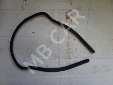 Уплотнитель капота MERCEDES-BENZ E-класс W124/S124/C124/A124 (1984 - 1997) — Разборка Мерседес