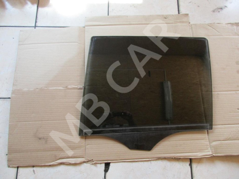 Стекло заднее левое MERCEDES-BENZ C-класс W203/S203/CL203 рестайлинг (2004 - 2008) фото 1 — Разборка Мерседес