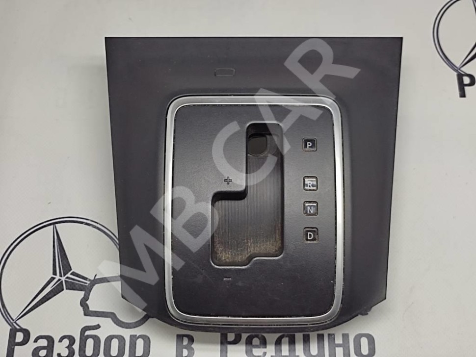 Накладка кулисы АКПП MERCEDES-BENZ X-класс I (2017 - 2020) фото 1 — Разборка Мерседес