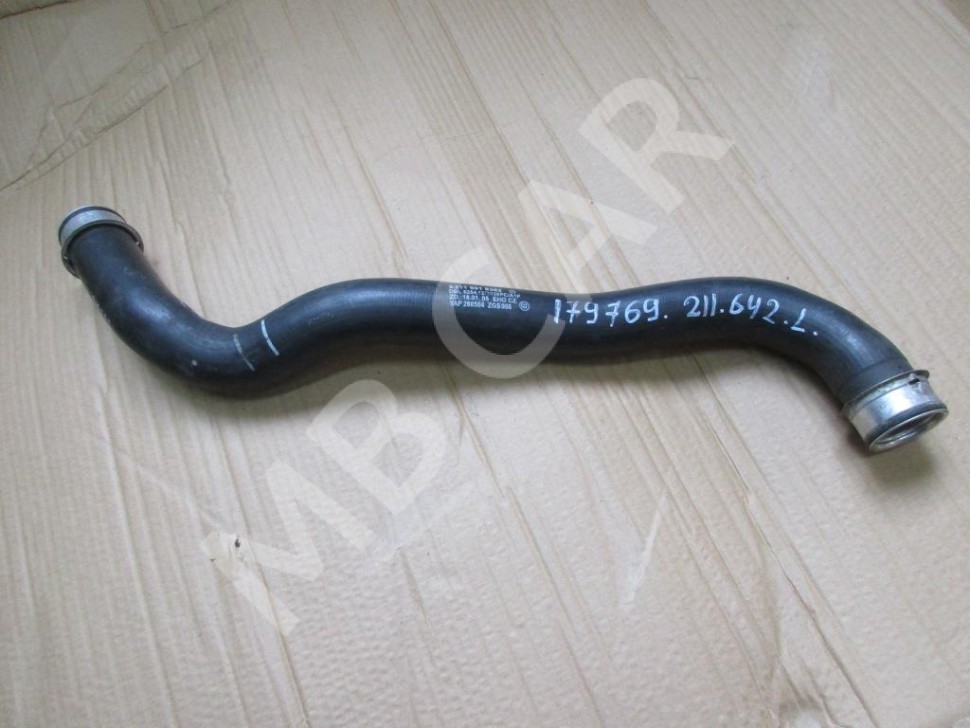 Патрубок радиатора MERCEDES-BENZ E-класс W211/S211 (2002 - 2006) фото 1 — Разборка Мерседес