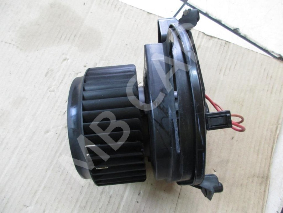 Моторчик отопителя MERCEDES-BENZ CLA-класс C117/X117 рестайлинг (2016 - 2019) фото 1 &mdash; Разборка Мерседес