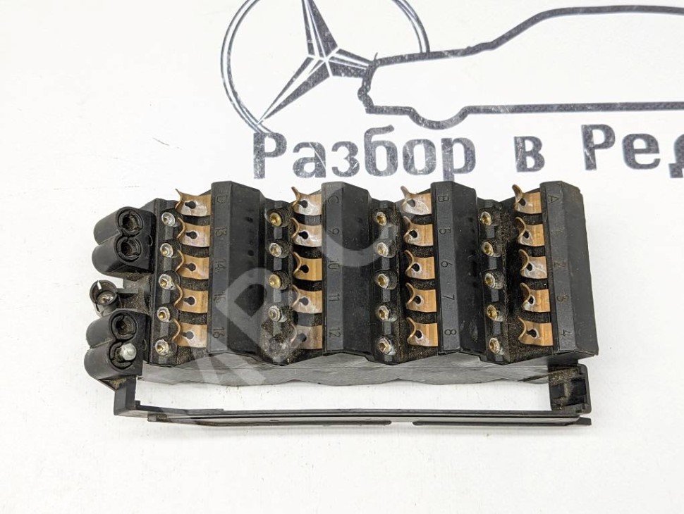 Блок предохранителей MERCEDES-BENZ W124 W124/S124/C124/A124 (1984 - 1993) фото 1 — Разборка Мерседес