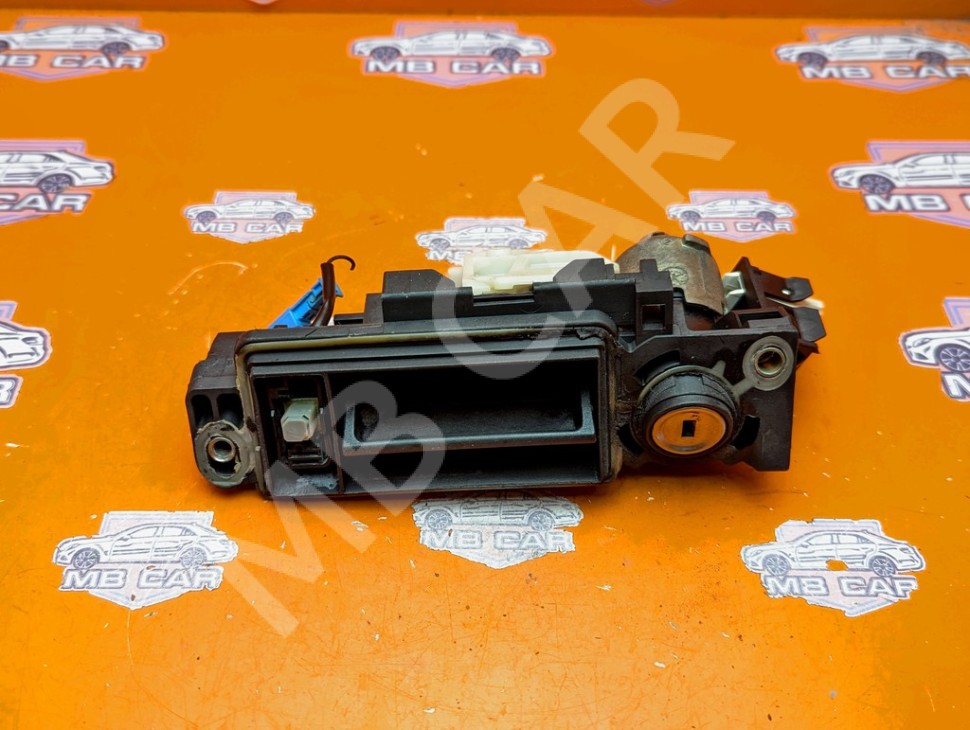 Ручка открытия багажника MERCEDES-BENZ E-класс W211/S211 (2002 - 2006) фото 1 &mdash; Разборка Мерседес