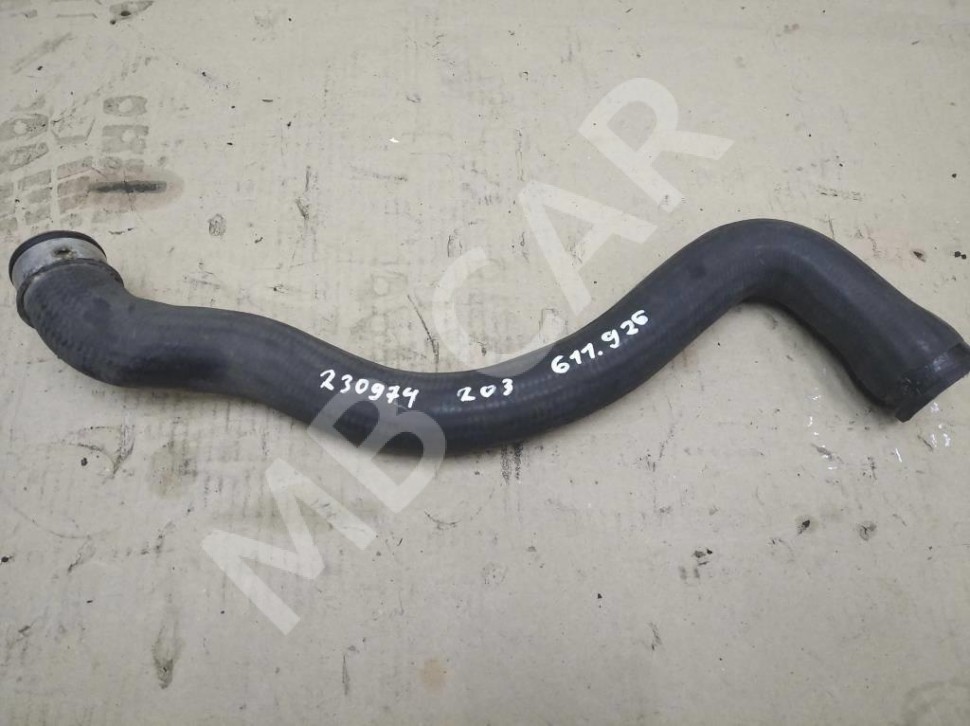 Патрубок радиатора MERCEDES-BENZ C-класс W203/S203/CL203 (2000 - 2004) фото 1 — Разборка Мерседес