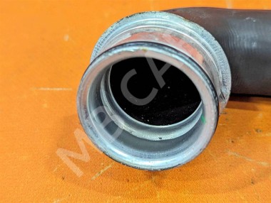 Патрубок радиатора MERCEDES-BENZ C-класс W204/S204 (2006 - 2011) — Разборка Мерседес