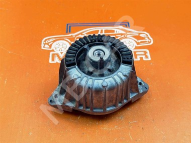 Опора двигателя MERCEDES-BENZ E-класс W212/S212/C207/A207 (2009 - 2013) — Разборка Мерседес