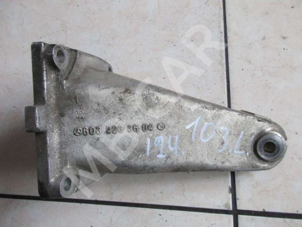 Лапа левая MERCEDES-BENZ W124 W124/S124/C124/A124 (1984 - 1993) фото 1 — Разборка Мерседес