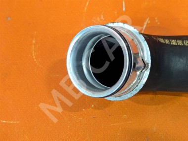 Патрубок радиатора MERCEDES-BENZ C-класс W204/S204 (2006 - 2011) — Разборка Мерседес