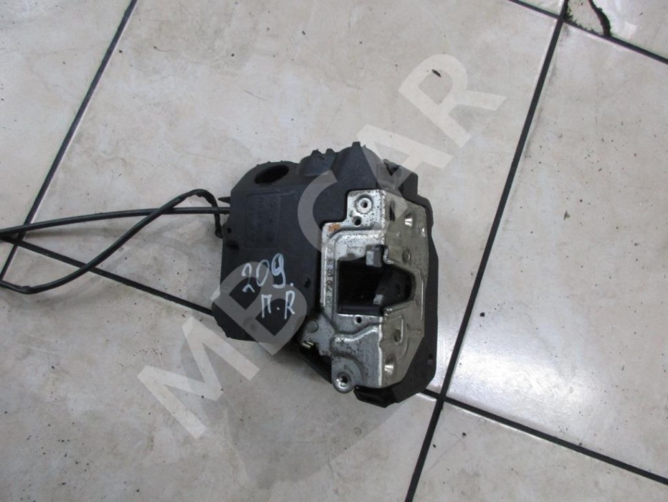 Замок двери передней правой MERCEDES-BENZ CLK-класс C209/A209 (2002 - 2005) фото 1 &mdash; Разборка Мерседес