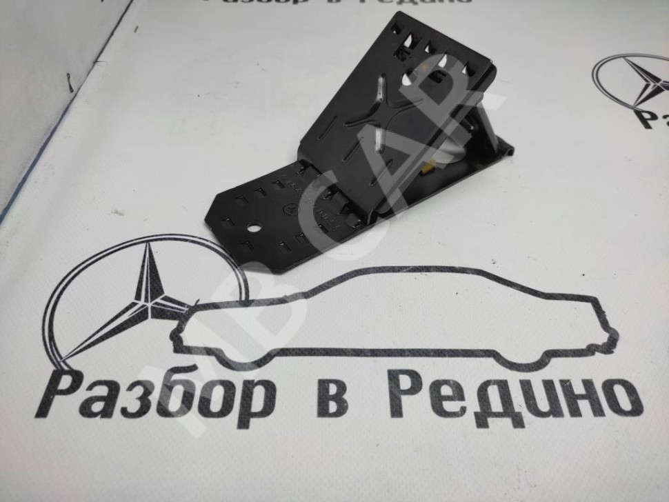 Противооткатный упор MERCEDES-BENZ R-класс W251 (2005 - 2007) фото 1 — Разборка Мерседес