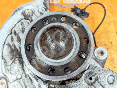 Кулак поворотный передний левый MERCEDES-BENZ C-класс W205/S205/C205/A205 (2014 - 2018) — Разборка Мерседес