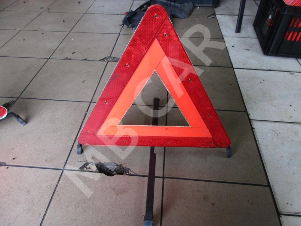 Знак аварийной остановки MERCEDES-BENZ W124 W124/S124/C124/A124 (1984 - 1993) фото 1 — Разборка Мерседес