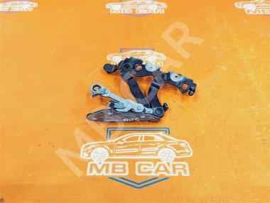 Петля капота MERCEDES-BENZ C-класс W204/S204 (2006 - 2011) — Разборка Мерседес