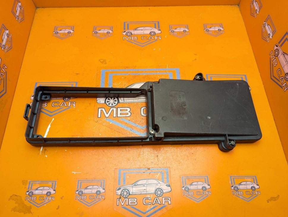 Крышка блока предохранителей MERCEDES-BENZ E-класс W124/S124/C124/A124 (1984 - 1997) E 300 CDI 3.0 AT (136 л.с.) фото 1 &mdash; Разборка Мерседес