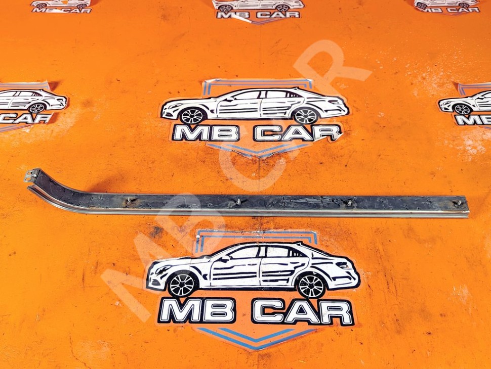 Шина скольжения сдвижной двери MERCEDES-BENZ Vito W638 (1996 - 2003) фото 1 &mdash; Разборка Мерседес