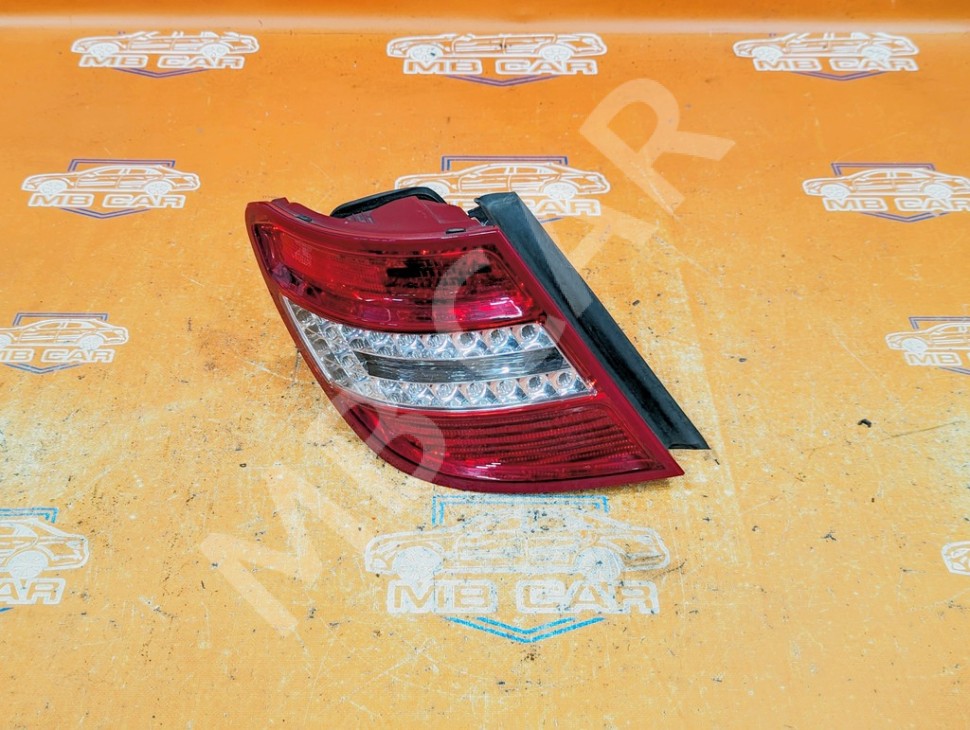 Фонарь задний левый MERCEDES-BENZ C-класс W204/S204 (2006 - 2011) фото 1 — Разборка Мерседес