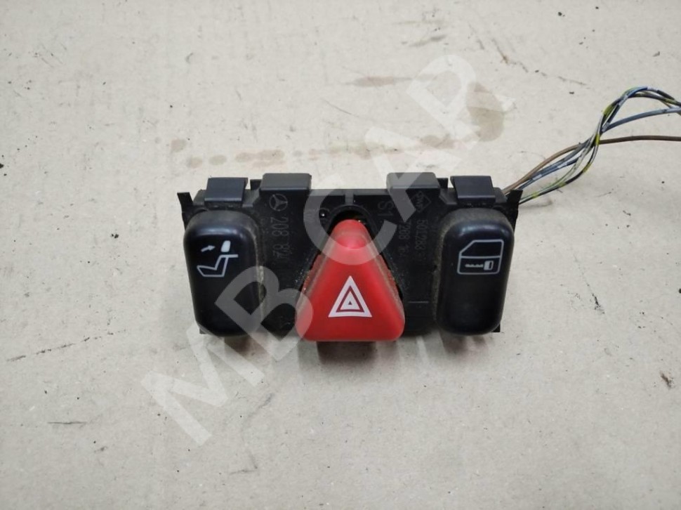 Кнопка аварийной сигнализации MERCEDES-BENZ E-класс W210/S210 (1995 - 1999) фото 1 — Разборка Мерседес